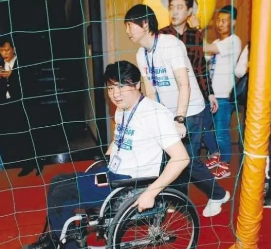 并且还为他, 身瘫痪